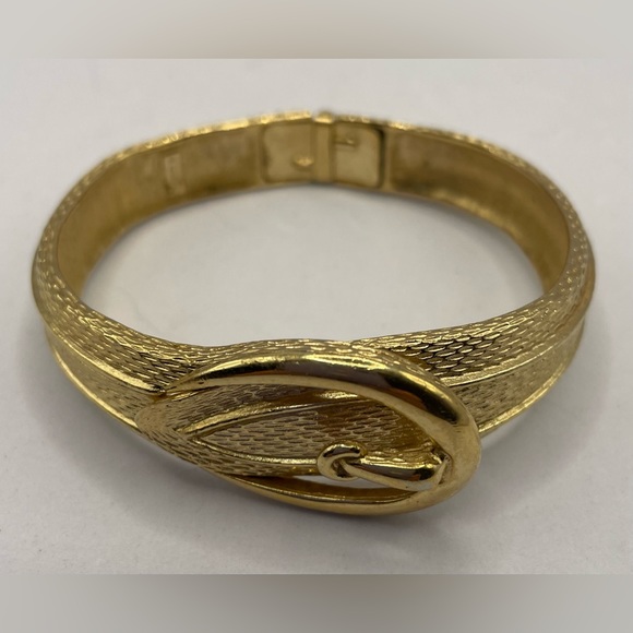 3 for $30 Vintage 80s Signed Avon Gold Tone Belt Buckle Hinged Clamper Bracelet - Picture 8 of 11
